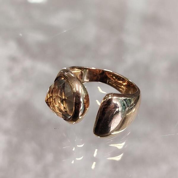 Anello artigianale Petalo di Bronzo con quarzo citrino