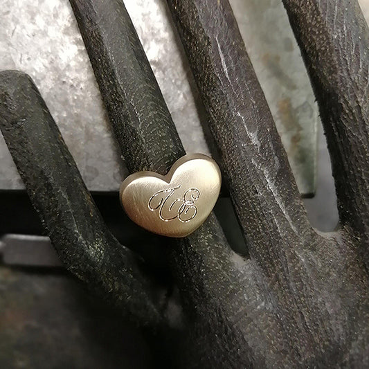 Anello artigianale cuore Tiziana in bronzo rosso satinato con incisione Lettere - personalizzabile