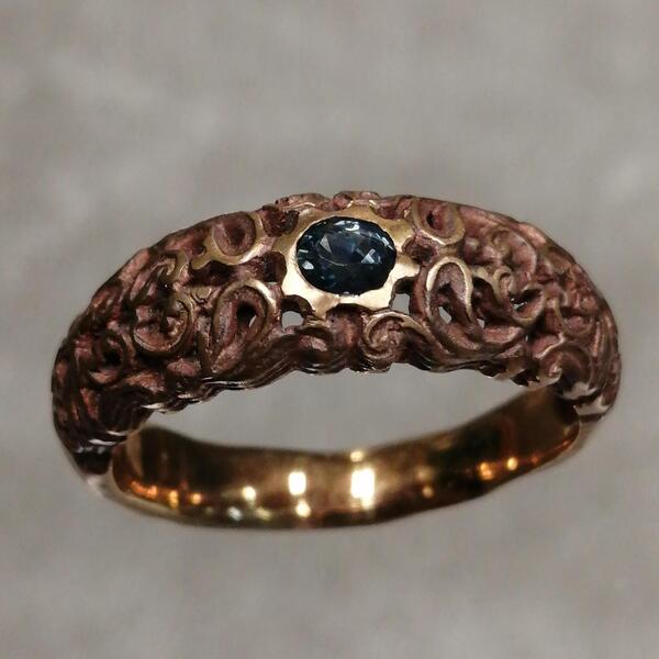 anello artigianale Lucrezia in bronzo e zaffiro