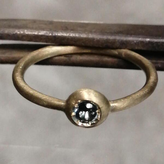 Anello Nucleo in bronzo con topazio London fatto a mano, minimalista e senza nichel