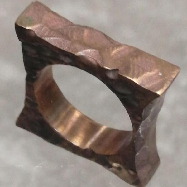 Anello artigianale Hole in bronzo satinato