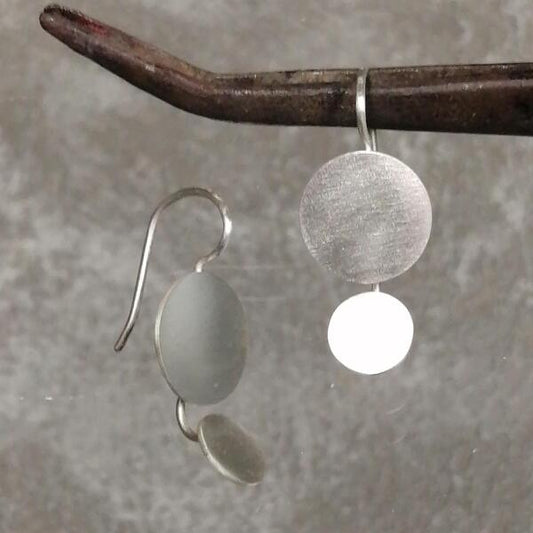 Orecchini artigianali Millò in argento 925 satinato. fatti a mano