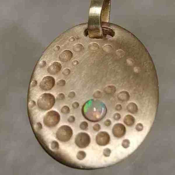 ciondolo Eron spirale in bronzo e opale