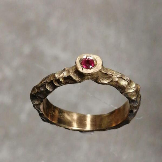 Anello Traccia Rossa in bronzo e rubino