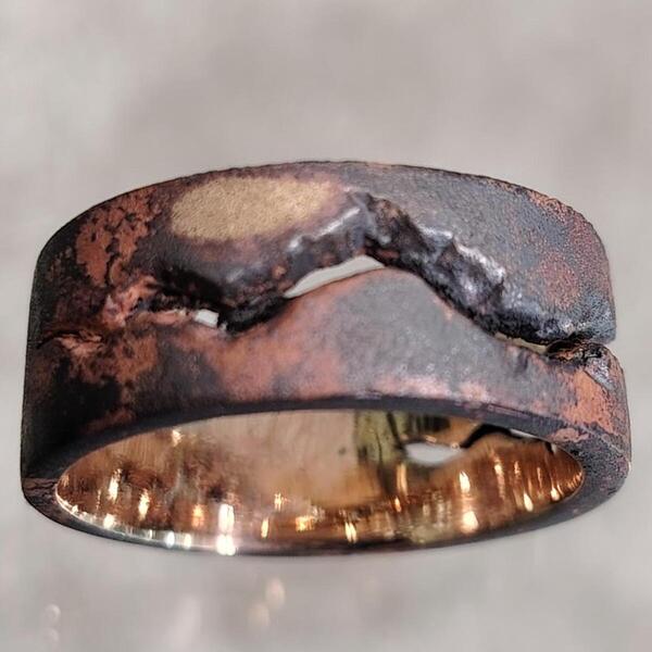 Anello  artigianale Crash  in bronzo con spaccatura centrale