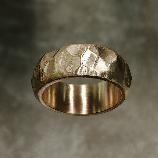 Anello Big Zabu in bronzo artigianale martellato: fascia etnica unisex senza nichel