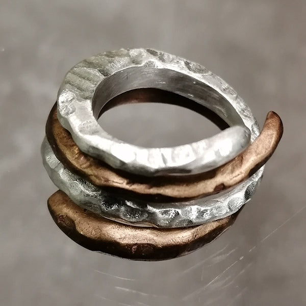 Anelli Love in argento 925 e bronzo: gioielli artigianali uniti in un’unica forma