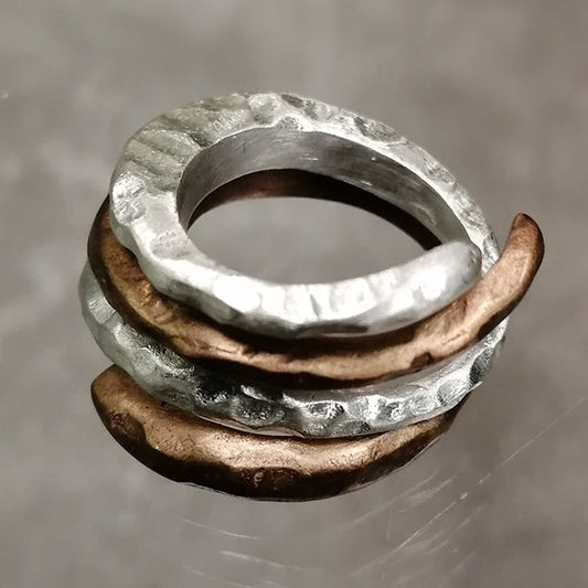 Anelli Love in argento 925 e bronzo: gioielli artigianali uniti in un’unica forma