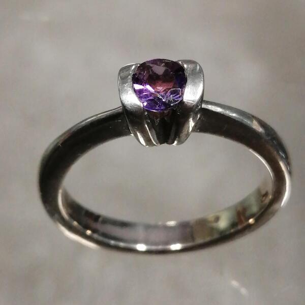 Anello artigianale Giudy in argento 925 e ametista