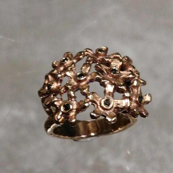 Anello  bouquet in bronzo e diamanti neri