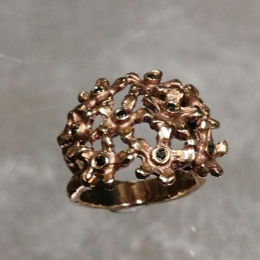 Anello  bouquet in bronzo e diamanti neri