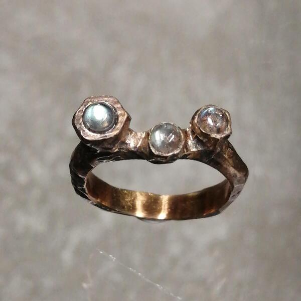 anello Agnes bronzo con 3 labradoriti