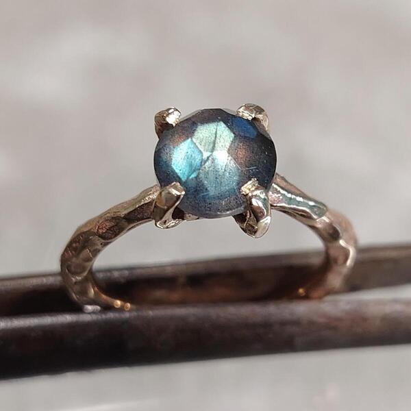 Anello Lunaria in bronzo e labradorite