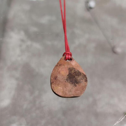ciondolo artigianale  rupestre in bronzo rosso
