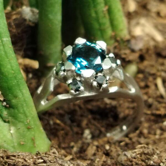 Anello Elegance London Blue in Argento 925 – Topazio London e Diamanti Neri Fatto a Mano Senza Nichel Donna Taglia 14