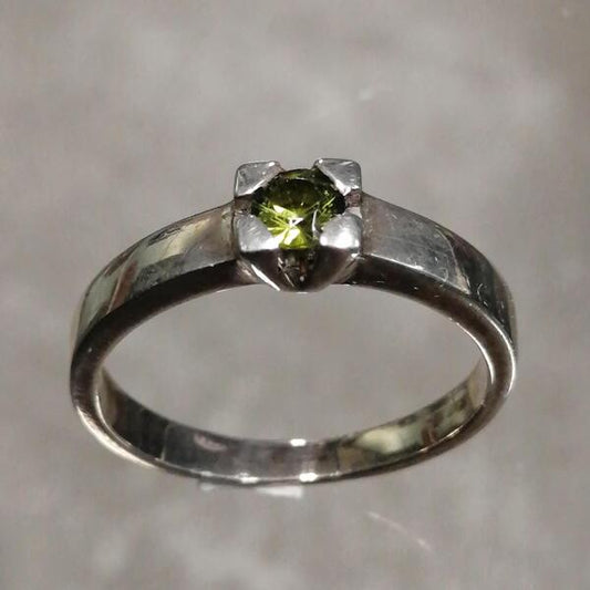 anello Romualda in argento 925 e peridoto