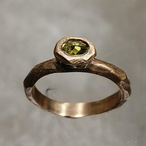 anello artigianale  Simi in bronzo e tormalina