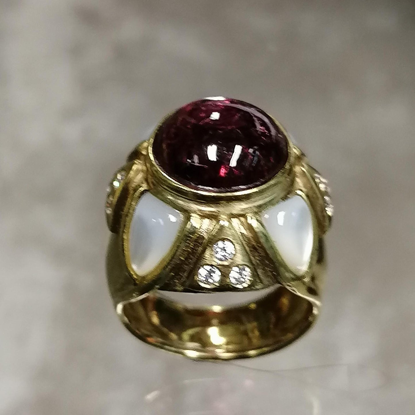 anello serenità in bronzo giallo tormalina rosa, madreperle e zirconi mis 10