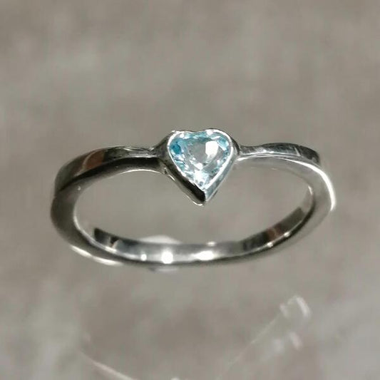 Anello Heart in argento 925 e topazio azzurro