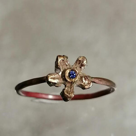 Anello fiore minimal  in bronzo e zaffiro