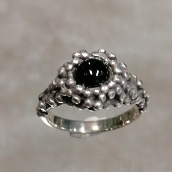 Anello  artigianale Ball in argento 925 satinato con onice