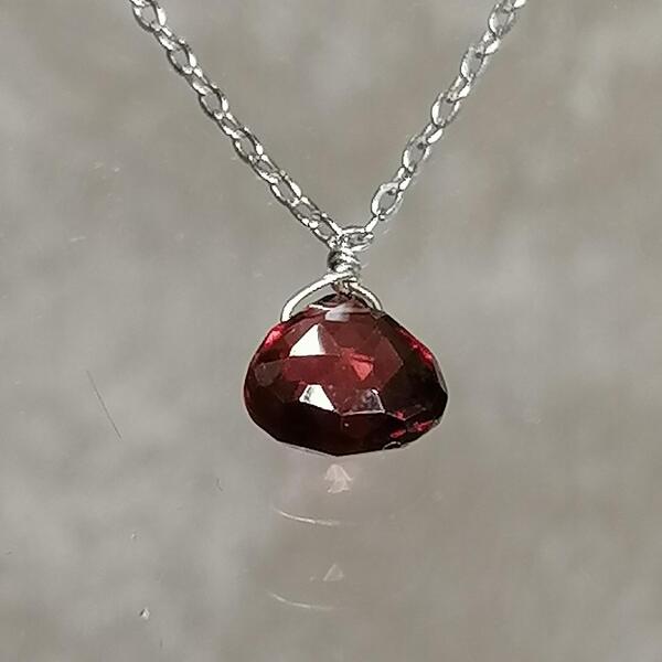 girocollo artigianale Gin in argento 925 e goccia di tormalina
