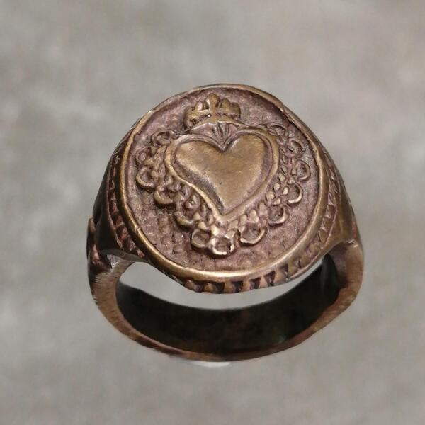 Anello artigianale Cuore sacro in bronzo