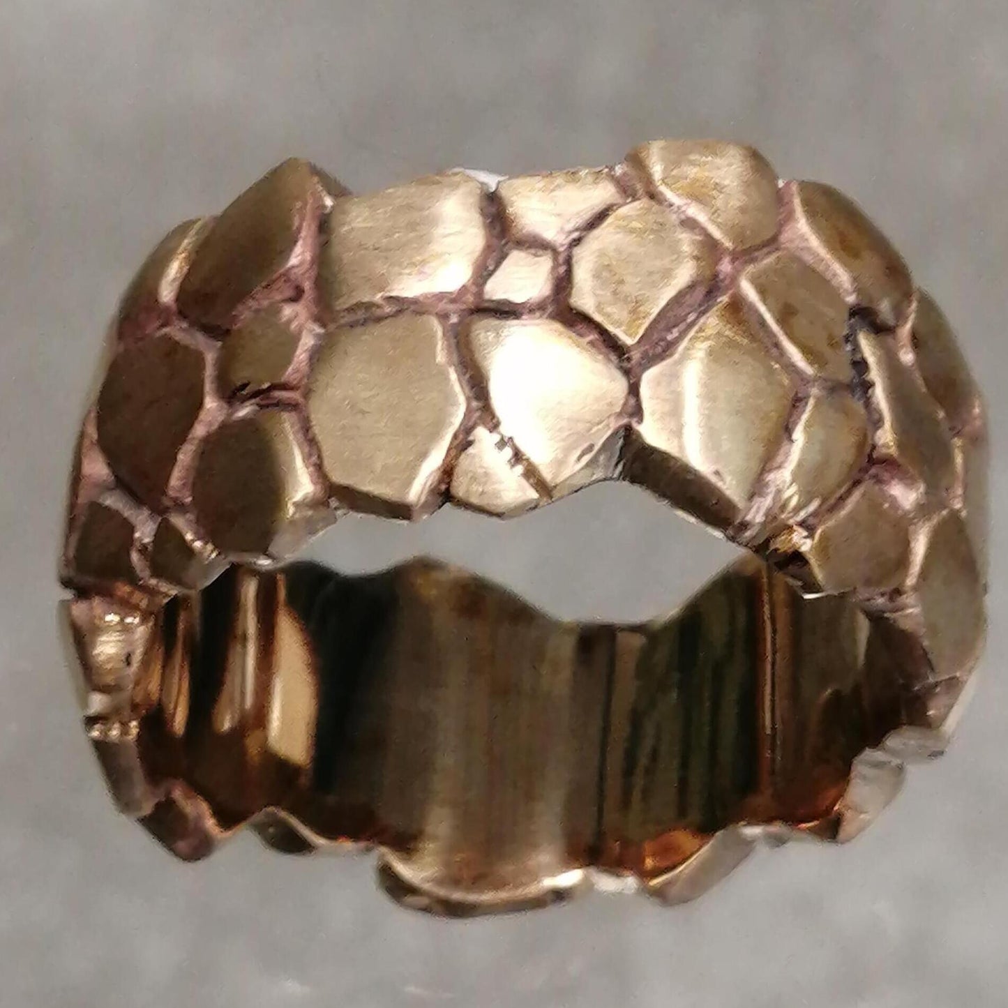 Anello artigianale the Thing in bronzo sabbiato