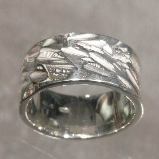 Anello donna Neolitico in argento martellato e satinato
