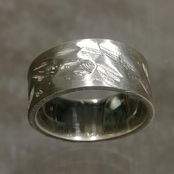 ANELLO ARTIGIANALE  NEOLITICO MARTELLATO E SABBIATO