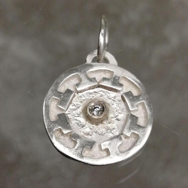 Ciondolo   artigianale Siako  in argento 925  e diamante