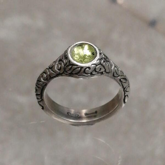ANELLO  RIO ARGENTO CON PERIDOTO