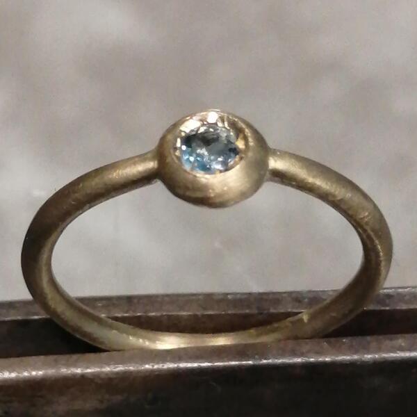 Anello Nucleo in bronzo con topazio London fatto a mano, minimalista e senza nichel