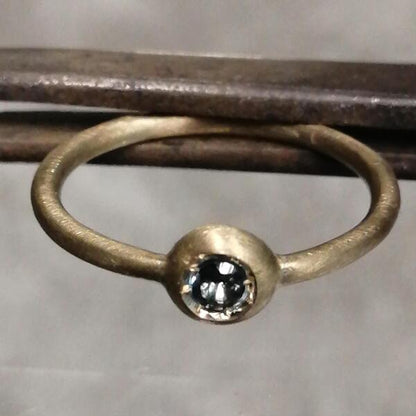 Anello Nucleo in bronzo con topazio London fatto a mano, minimalista e senza nichel