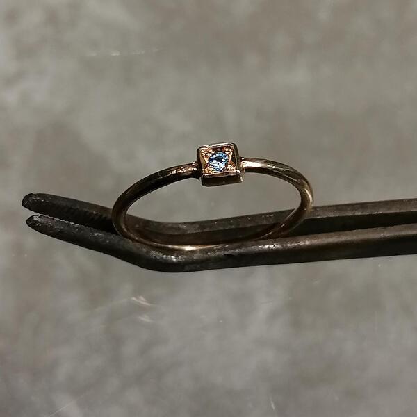 Anello donna artigianale minimal Luisa in bronzo e topazio london