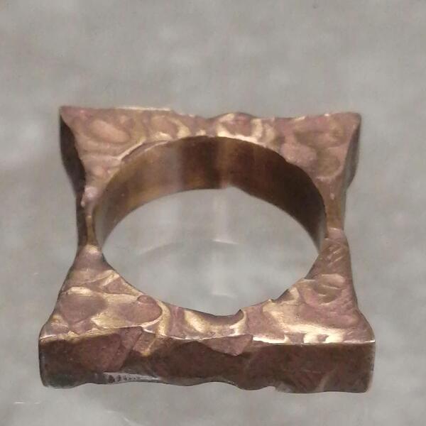 Anello artigianale Hole in bronzo satinato