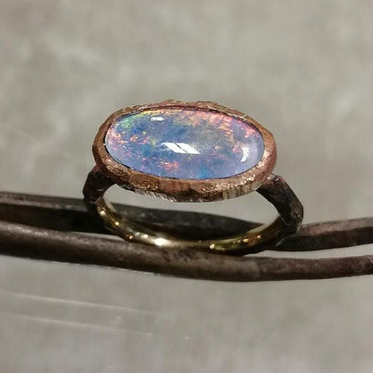Anello artigianale  Oppo in bronzo e opale fatto a mano