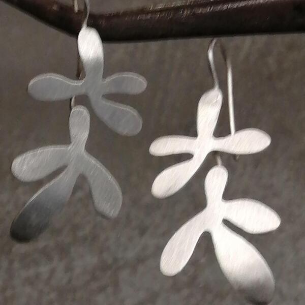 Orecchini artigianali  foglia in argento 925 satinato