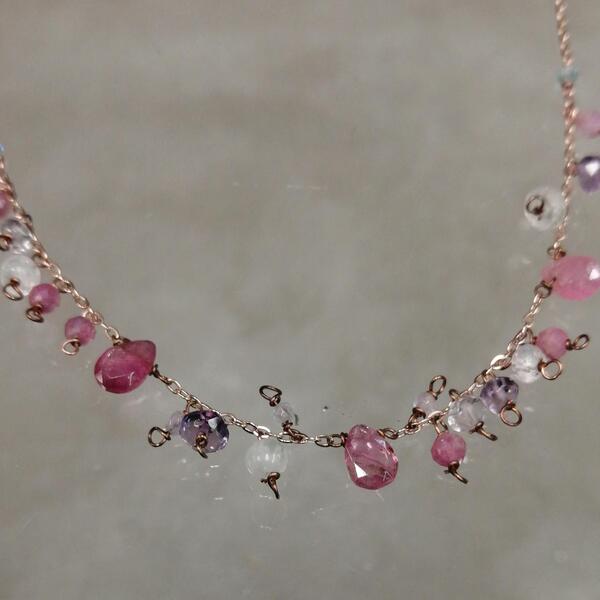 Girocollo artigianale donna in argento 925 dorato rosè con tormaline rosa e labradoriti bianche