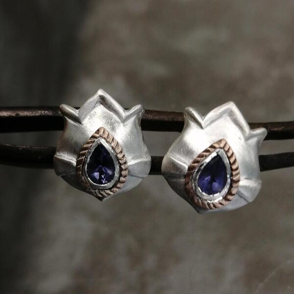 Orecchini artigianali  tulipani in argento 925, bronzo e ioliti.fatti a mano