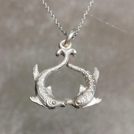 Ciondolo Zodiacale Pesci in Argento 925 fatto a mano unisex vintage – gioiello astrologico simbolico regalo compleanno Natale lei lui