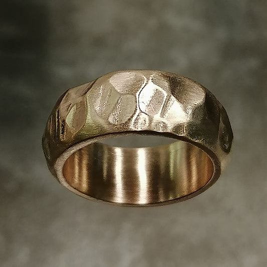 Anello uomo big Zabu' in bronzo martellato
