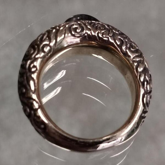 Anello Liù in bronzo lucido e iolite cabochon: gioiello artigianale unisex inciso a mano