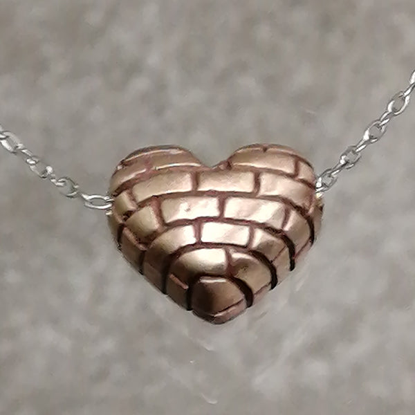 Ciondolo artigianale Cuoricino mattoni in bronzo con catena in argento 925