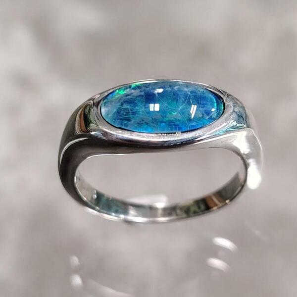 Anello Riflessi in argento e opale