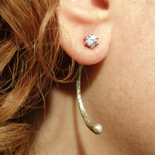 Orecchini Milena in argento martellato e zircone