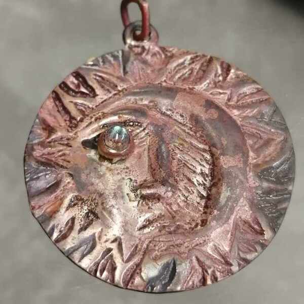 Ciondolo artigianale Sunmoon in bronzo e labradorite