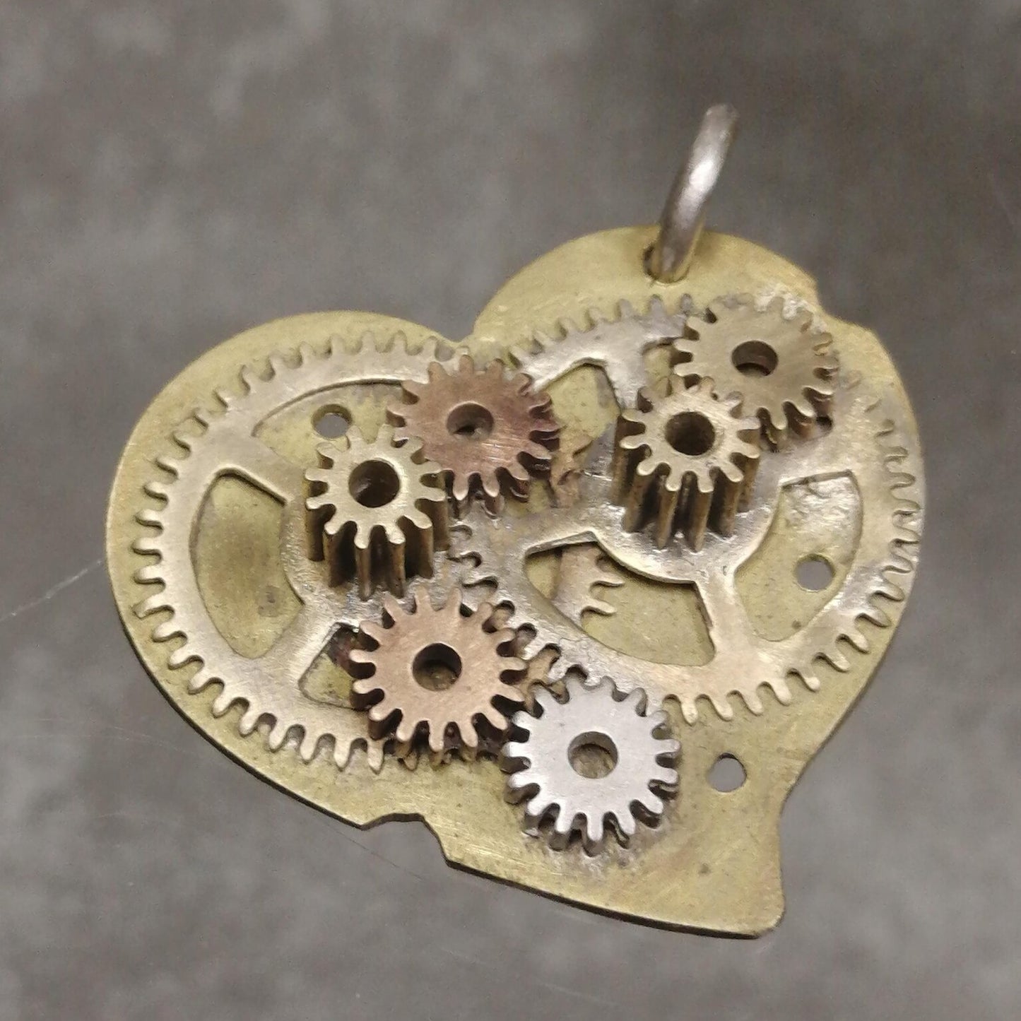 Ciondolo artigianale steampunk One in bronzo e argento