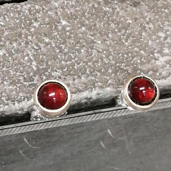 ORECCHINI ARTIGIANALI ORIS  MINIMAL A LOBO IN ARGENTO 925  E CORNIOLE